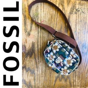Fossil Key Per Crossbody